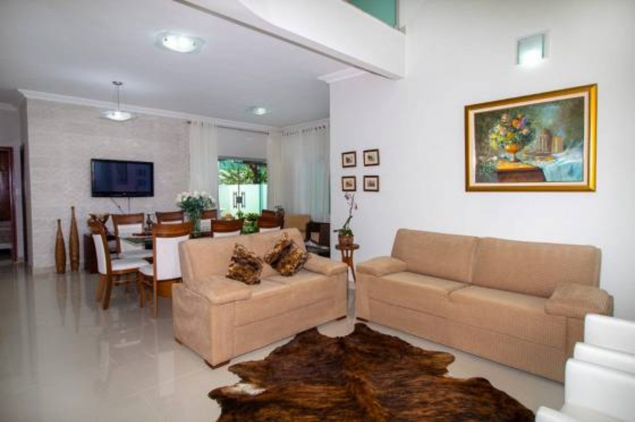 Casa à venda com 3 quartos, 157m² - Foto 1