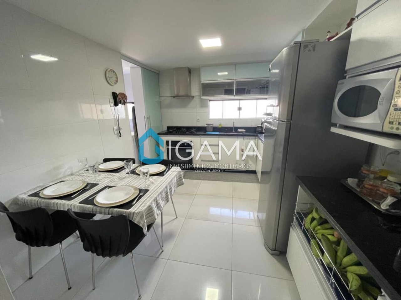 Apartamento à venda com 3 quartos, 123m² - Foto 2