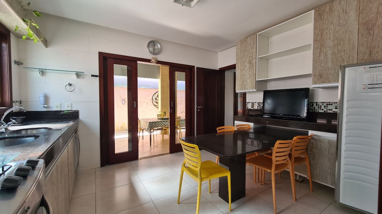 Casa para alugar com 4 quartos, 258m² - Foto 6