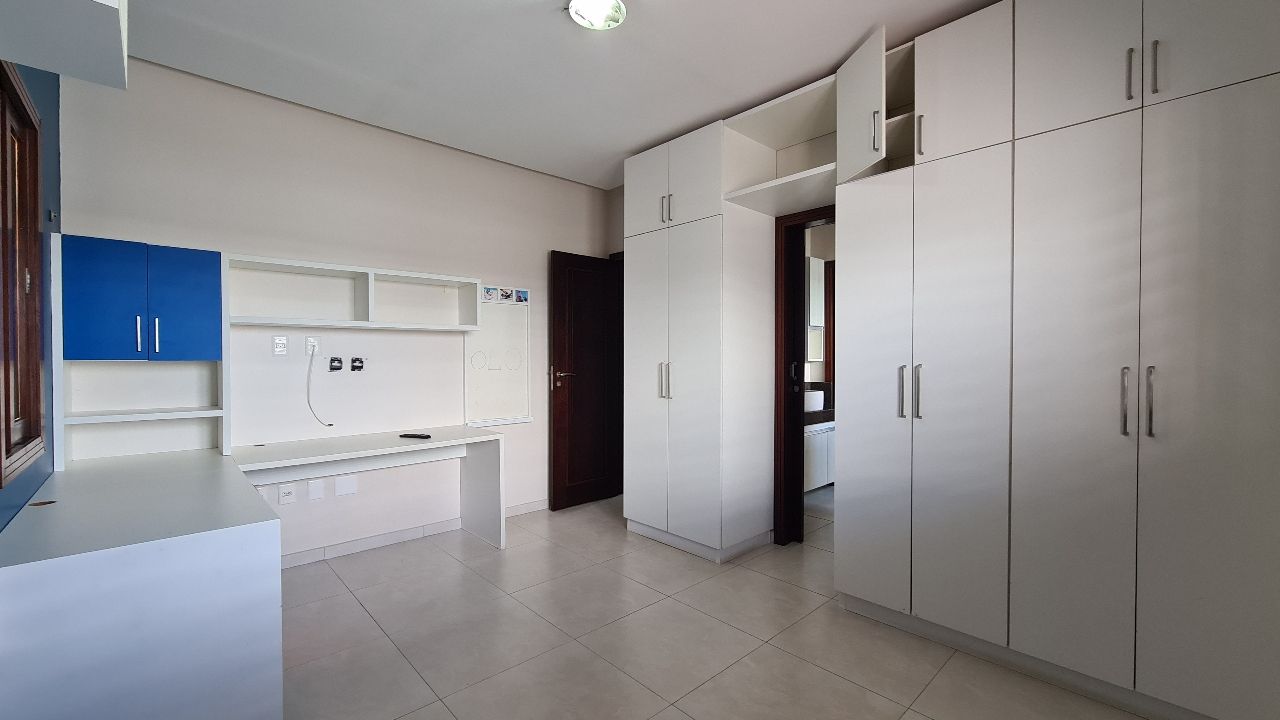 Casa para alugar com 4 quartos, 258m² - Foto 18