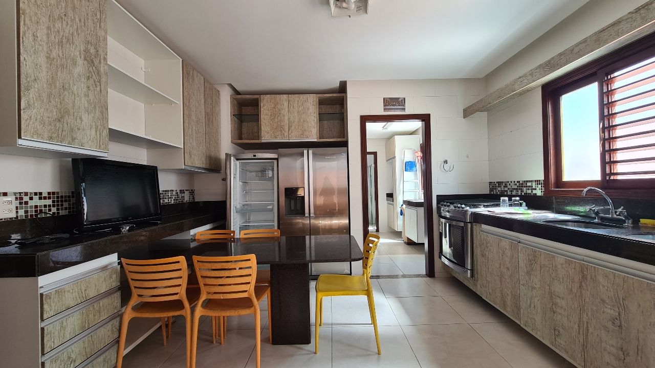 Casa para alugar com 4 quartos, 258m² - Foto 44