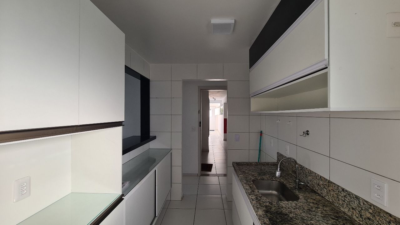 Apartamento à venda com 3 quartos, 76m² - Foto 2