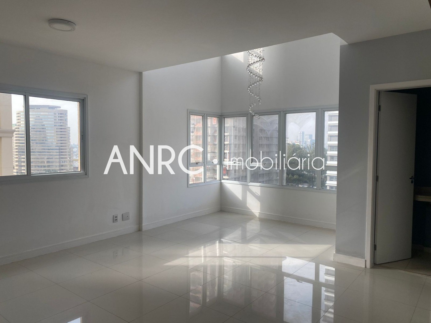 Apartamento para alugar com 2 quartos, 82m² - Foto 5