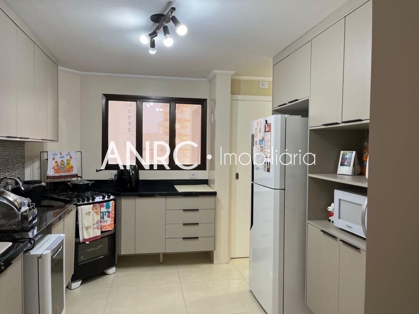 Apartamento à venda com 3 quartos, 150m² - Foto 8