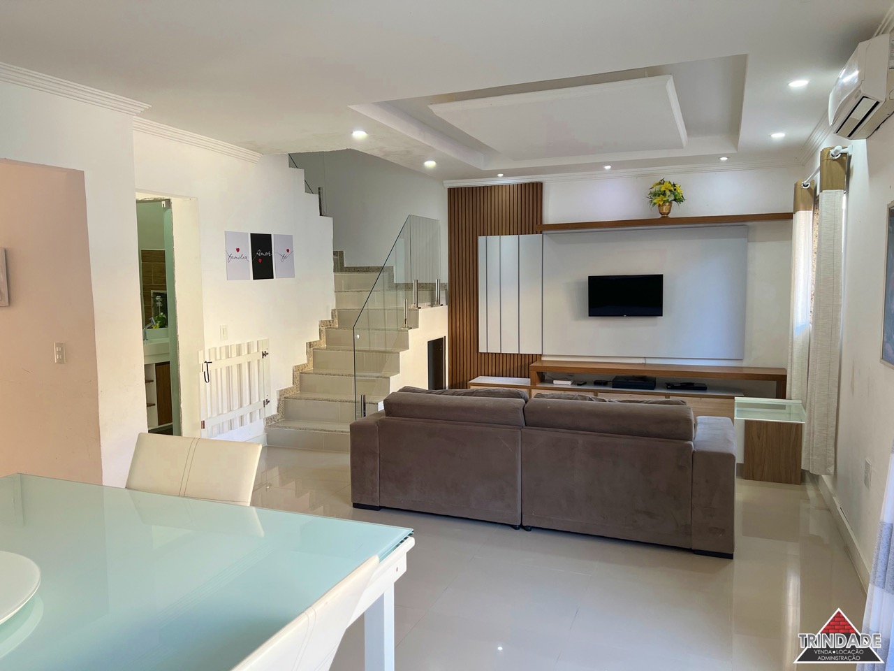 Casa à venda com 5 quartos, 250m² - Foto 1