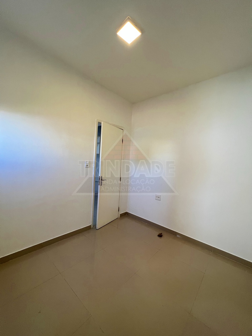 Apartamento à venda com 2 quartos, 68m² - Foto 3