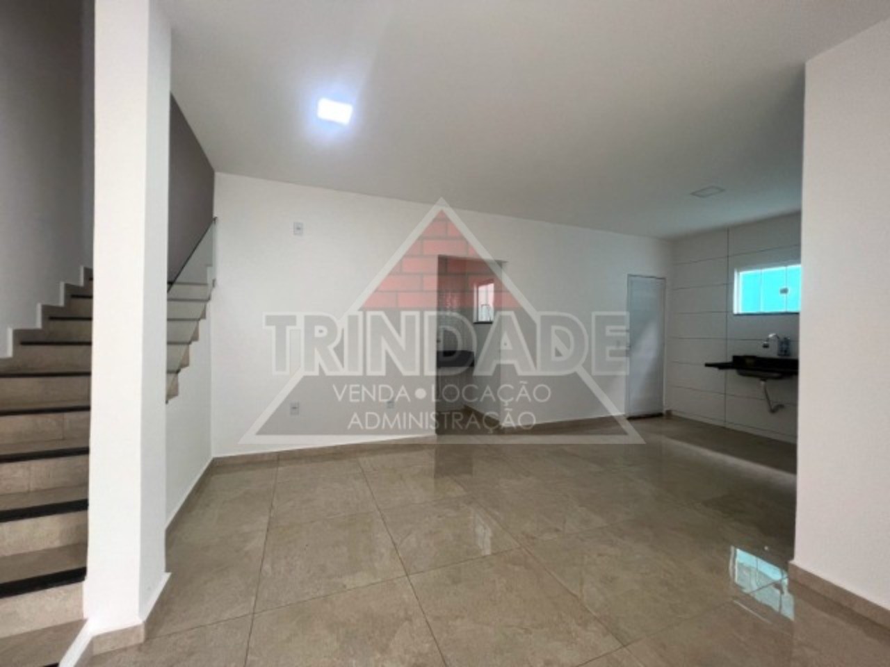 Casa à venda com 2 quartos, 200m² - Foto 4