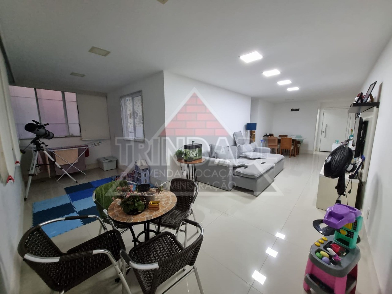 Apartamento à venda com 3 quartos, 101m² - Foto 2