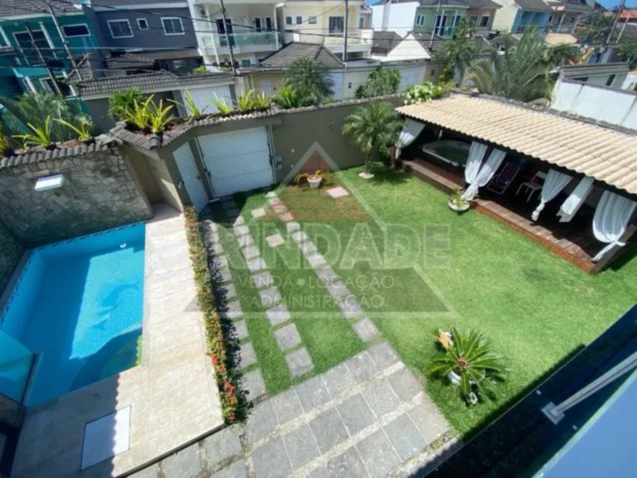 Casa à venda e aluguel com 4 quartos, 300m² - Foto 2