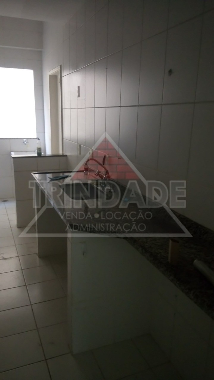 Apartamento à venda com 3 quartos, 80m² - Foto 2