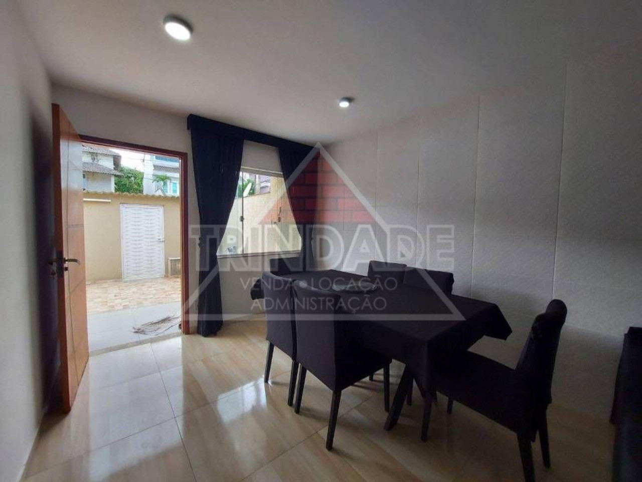 Casa à venda com 3 quartos, 196m² - Foto 2