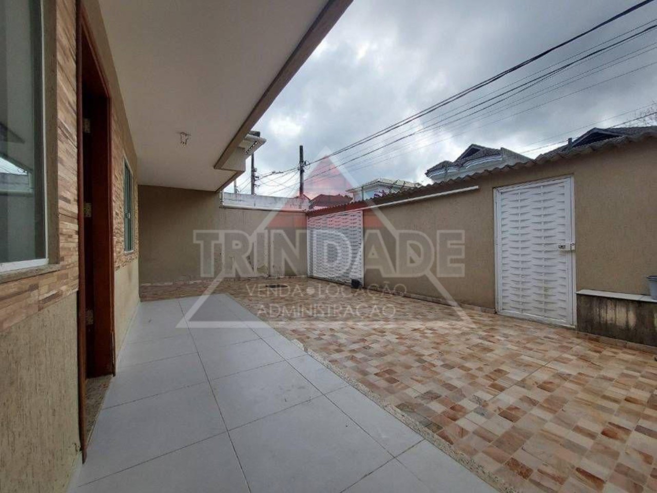 Casa à venda com 3 quartos, 196m² - Foto 1