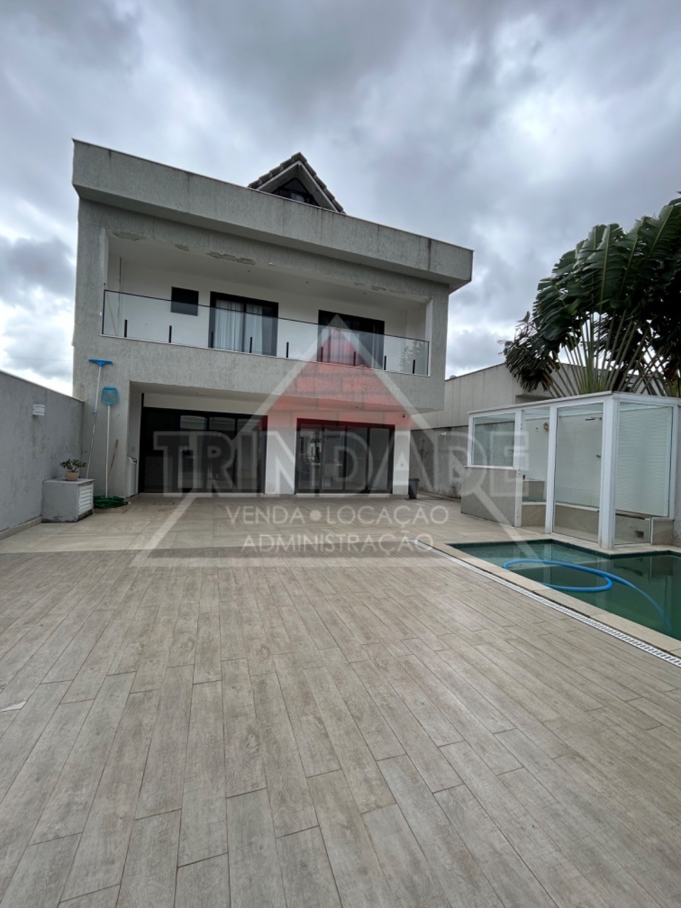 Casa à venda com 4 quartos, 400m² - Foto 1