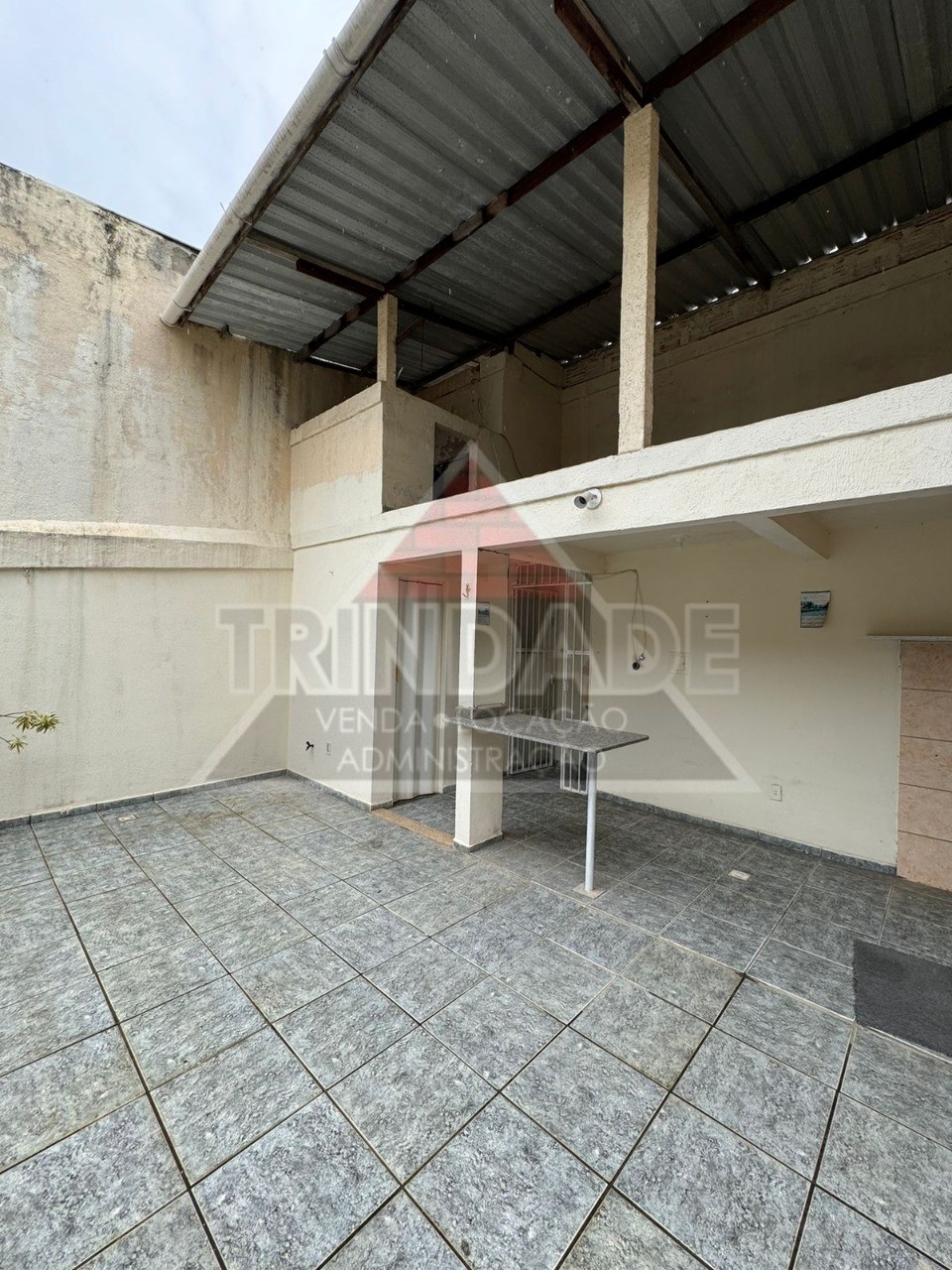 Casa à venda com 2 quartos, 240m² - Foto 2