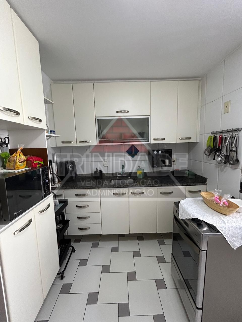 Apartamento à venda com 3 quartos, 111m² - Foto 2