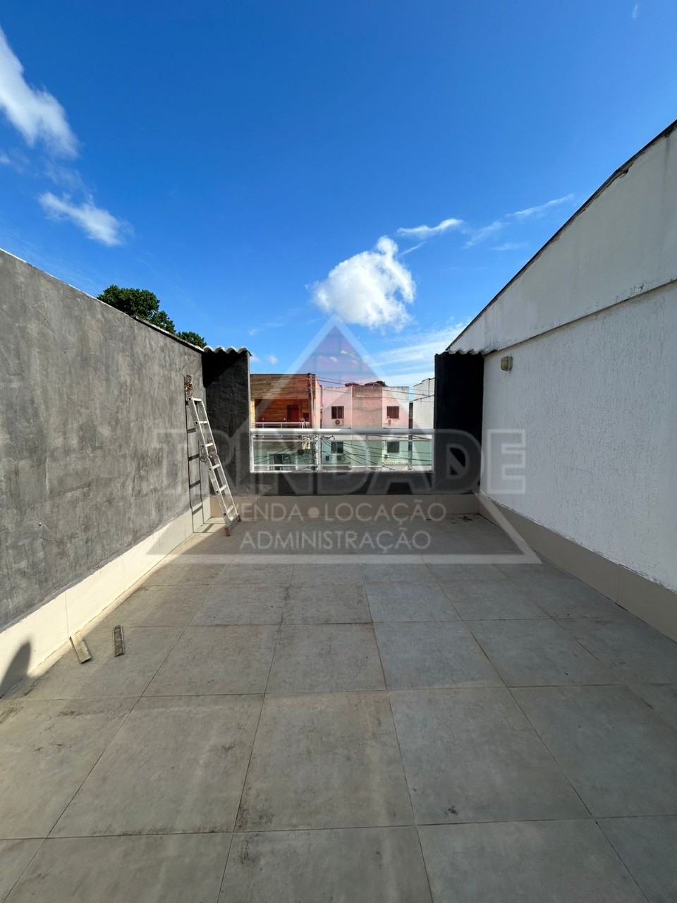 Casa à venda com 3 quartos, 128m² - Foto 2