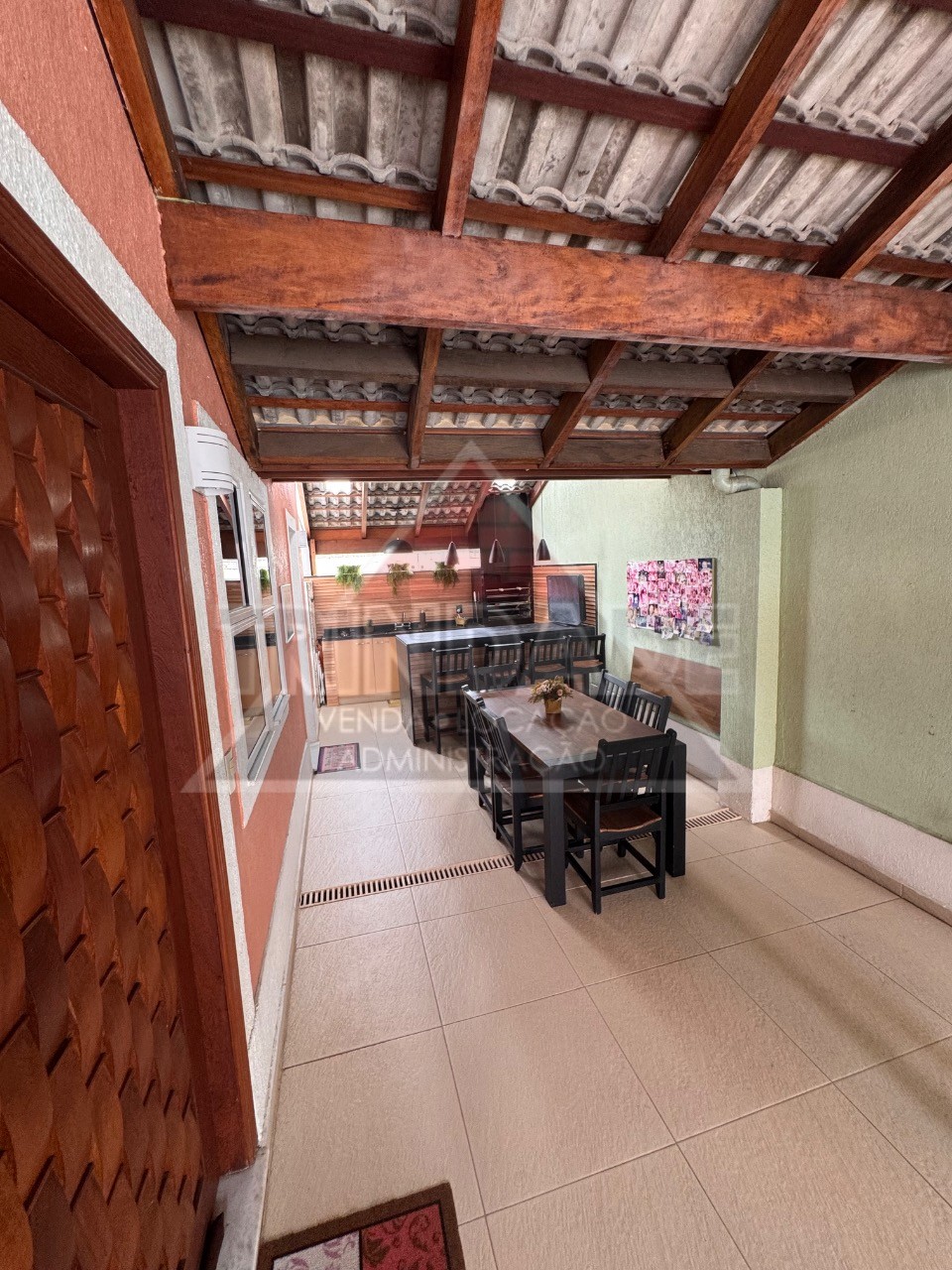 Casa à venda com 3 quartos, 168m² - Foto 1