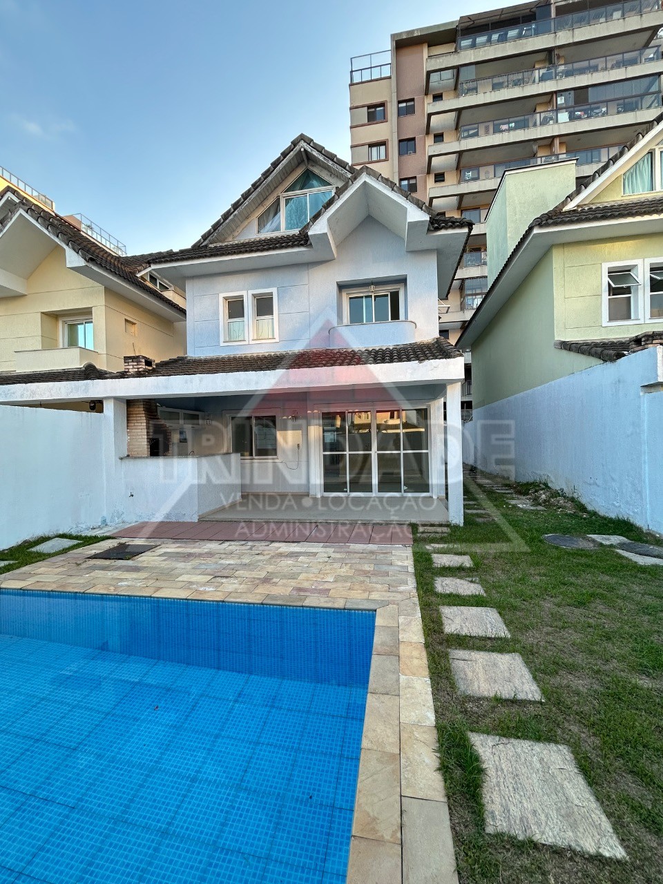 Casa, 5 quartos, 200 m² - Foto 1