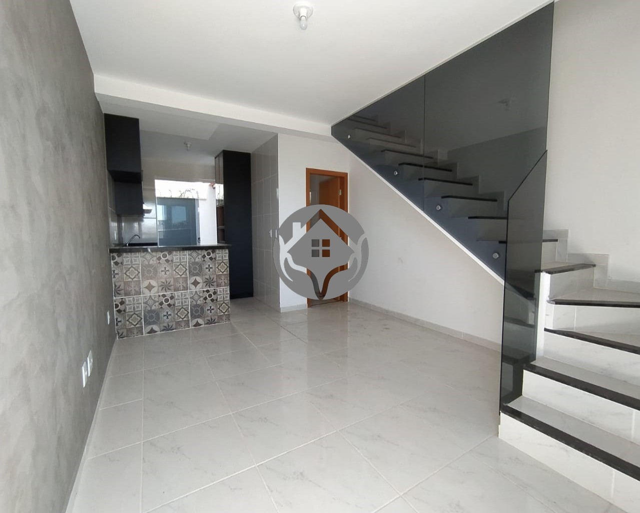 Casa à venda com 2 quartos, 58m² - Foto 1