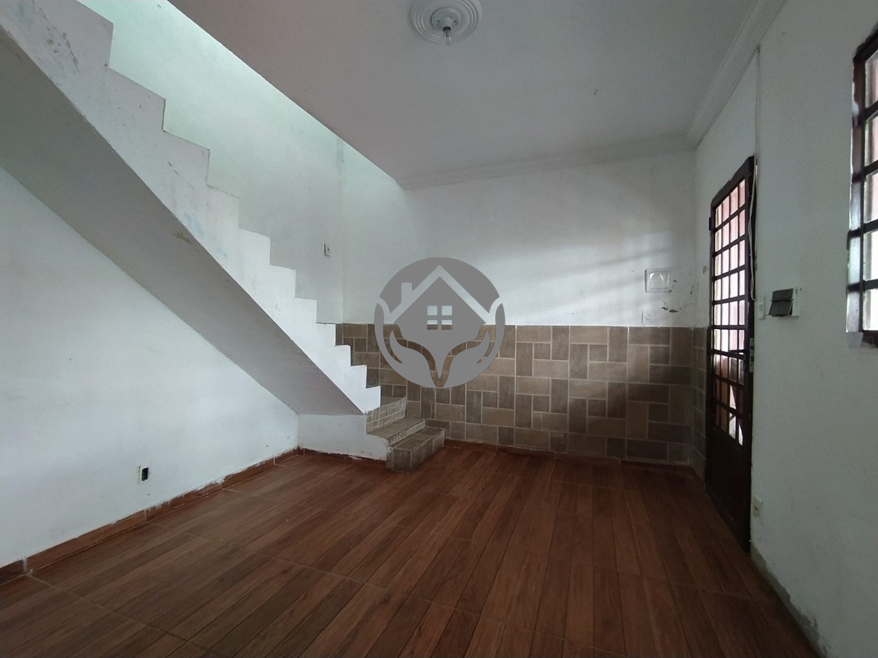 Casa à venda com 2 quartos, 80m² - Foto 2