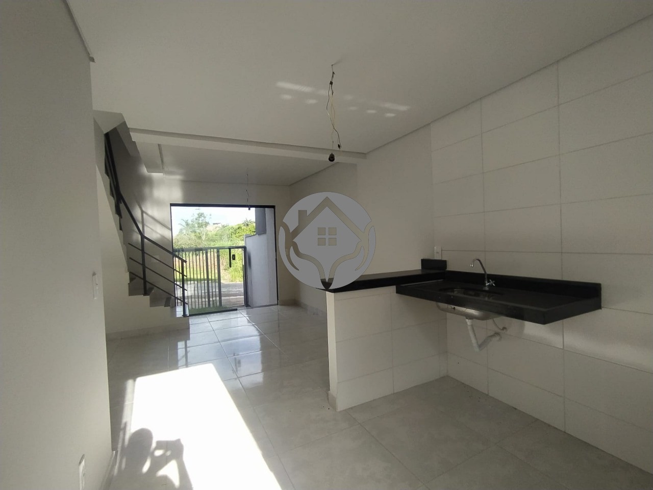 Casa à venda com 2 quartos, 108m² - Foto 4