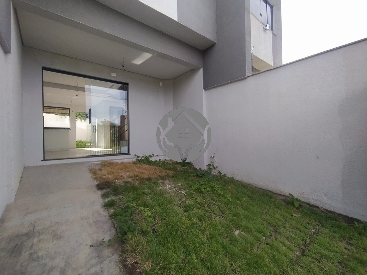 Casa à venda com 2 quartos, 108m² - Foto 1