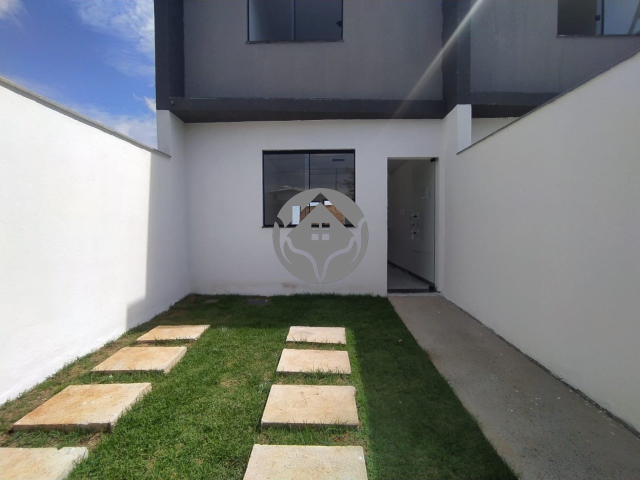 Casa à venda com 2 quartos, 136m² - Foto 1