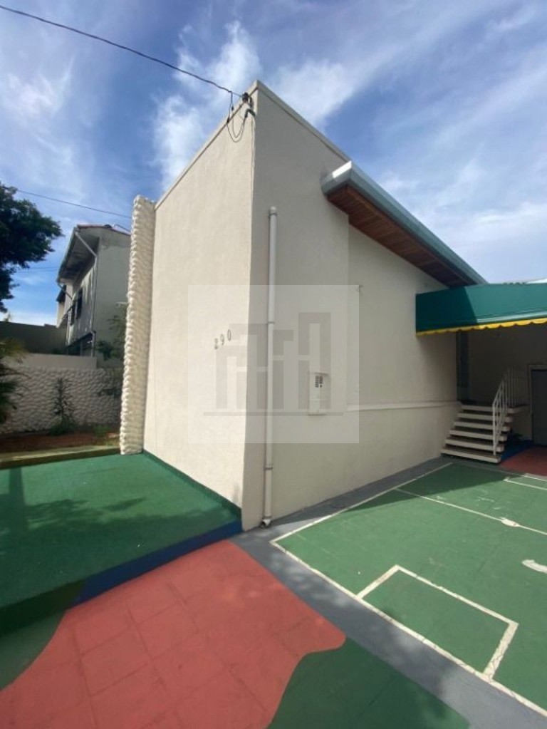 Casa à venda com 3 quartos, 225m² - Foto 2