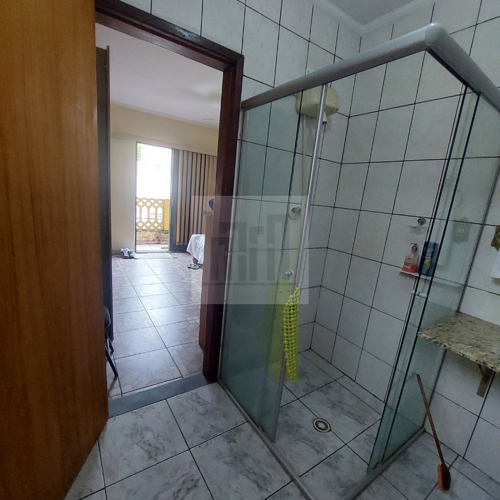 Casa para alugar com 4 quartos, 300m² - Foto 14