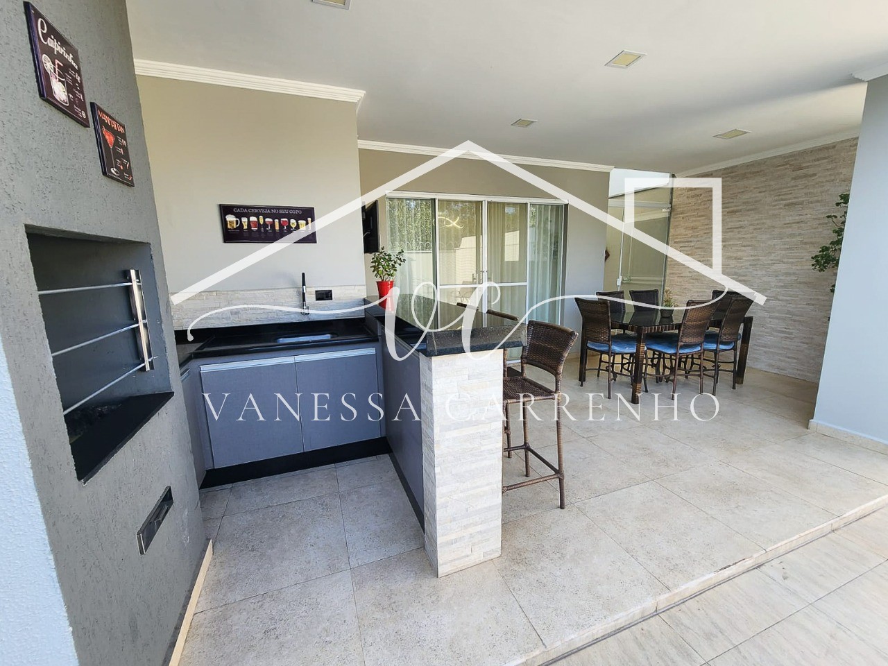 Casa à venda com 4 quartos, 250m² - Foto 25