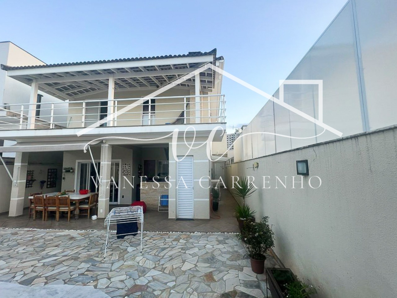 Casa à venda com 3 quartos, 250m² - Foto 2