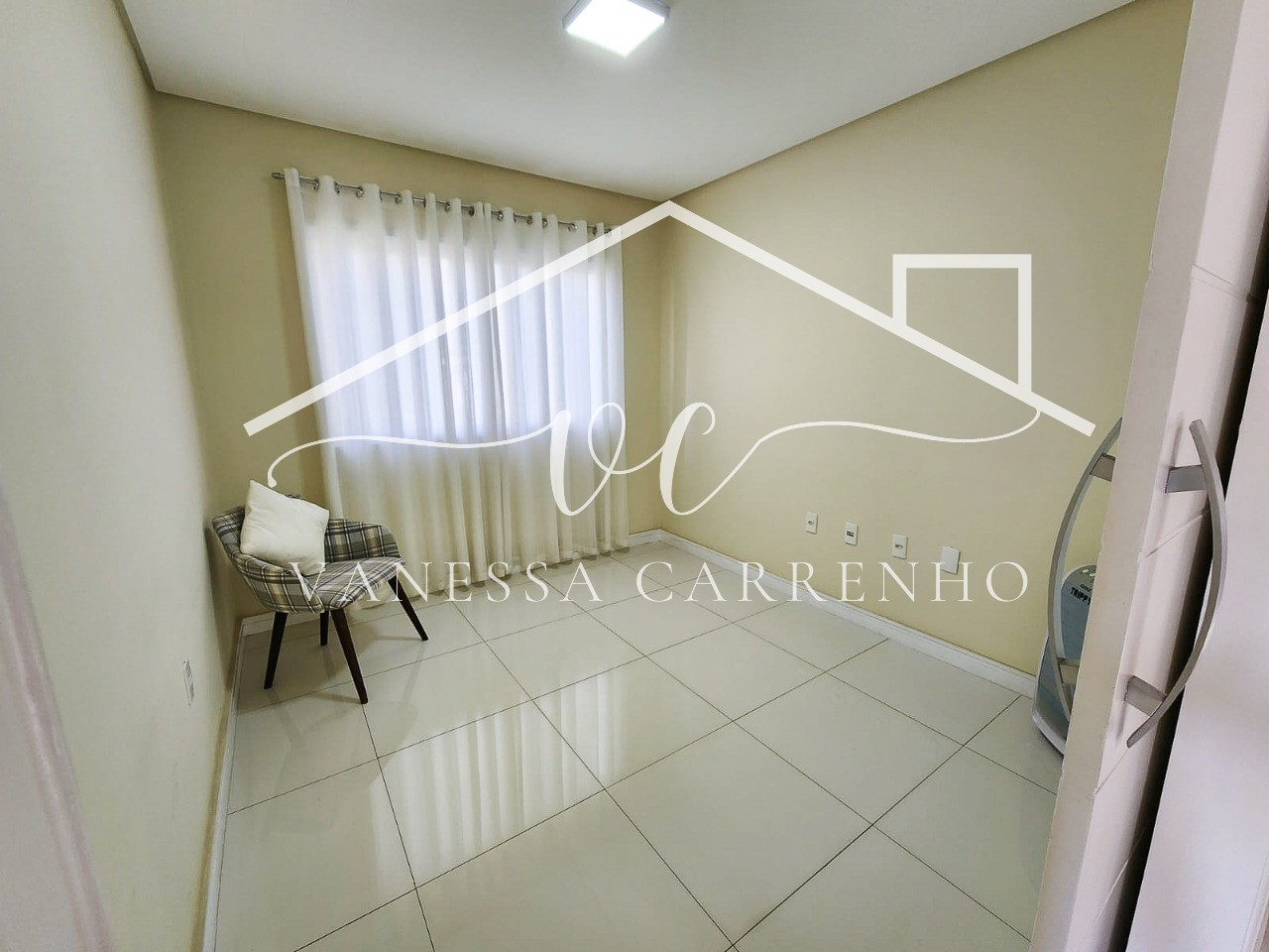 Casa à venda com 4 quartos, 250m² - Foto 11