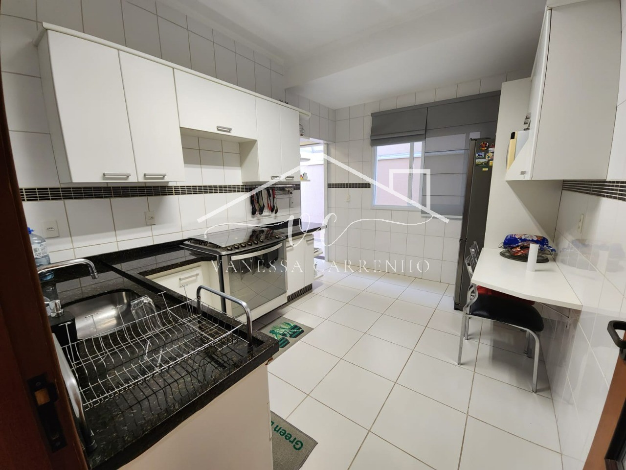 Casa à venda com 3 quartos, 250m² - Foto 9