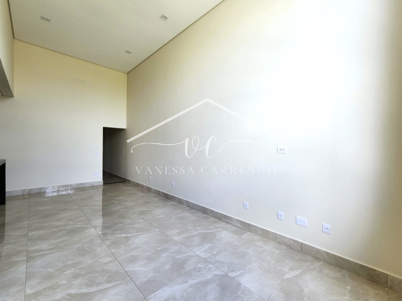 Casa à venda com 3 quartos, 250m² - Foto 2