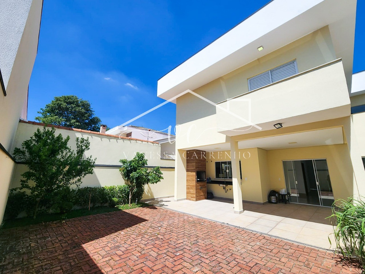 Casa à venda e aluguel com 3 quartos, 250m² - Foto 2