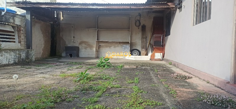 Casa à venda com 2 quartos, 312m² - Foto 2