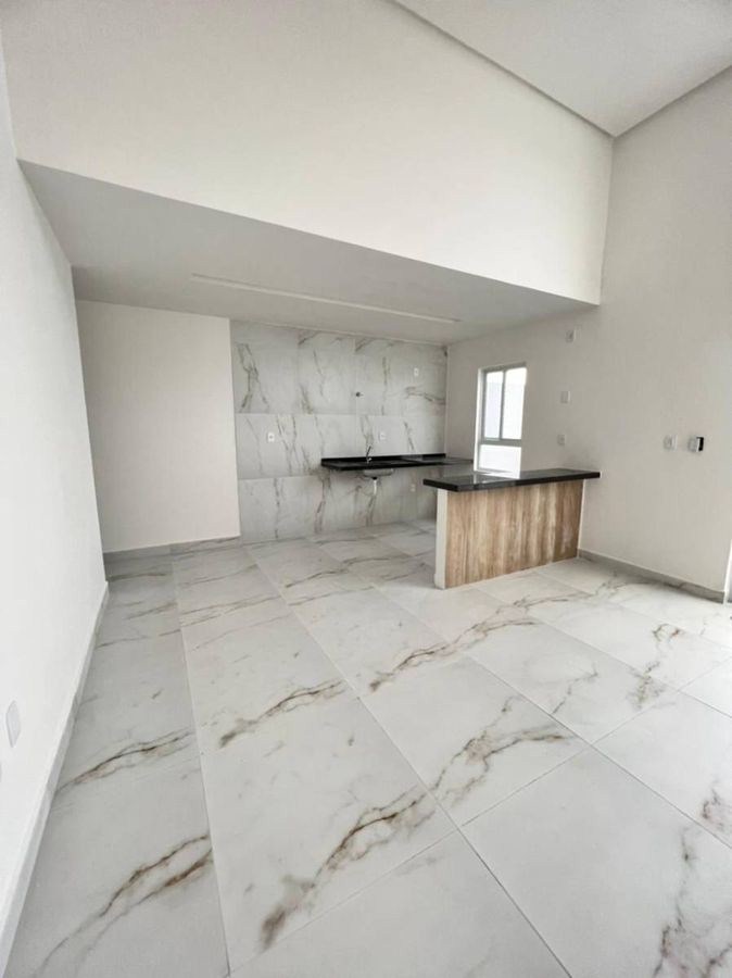 Casa com solarium 2 quartos, a venda por R$265.000,00.
