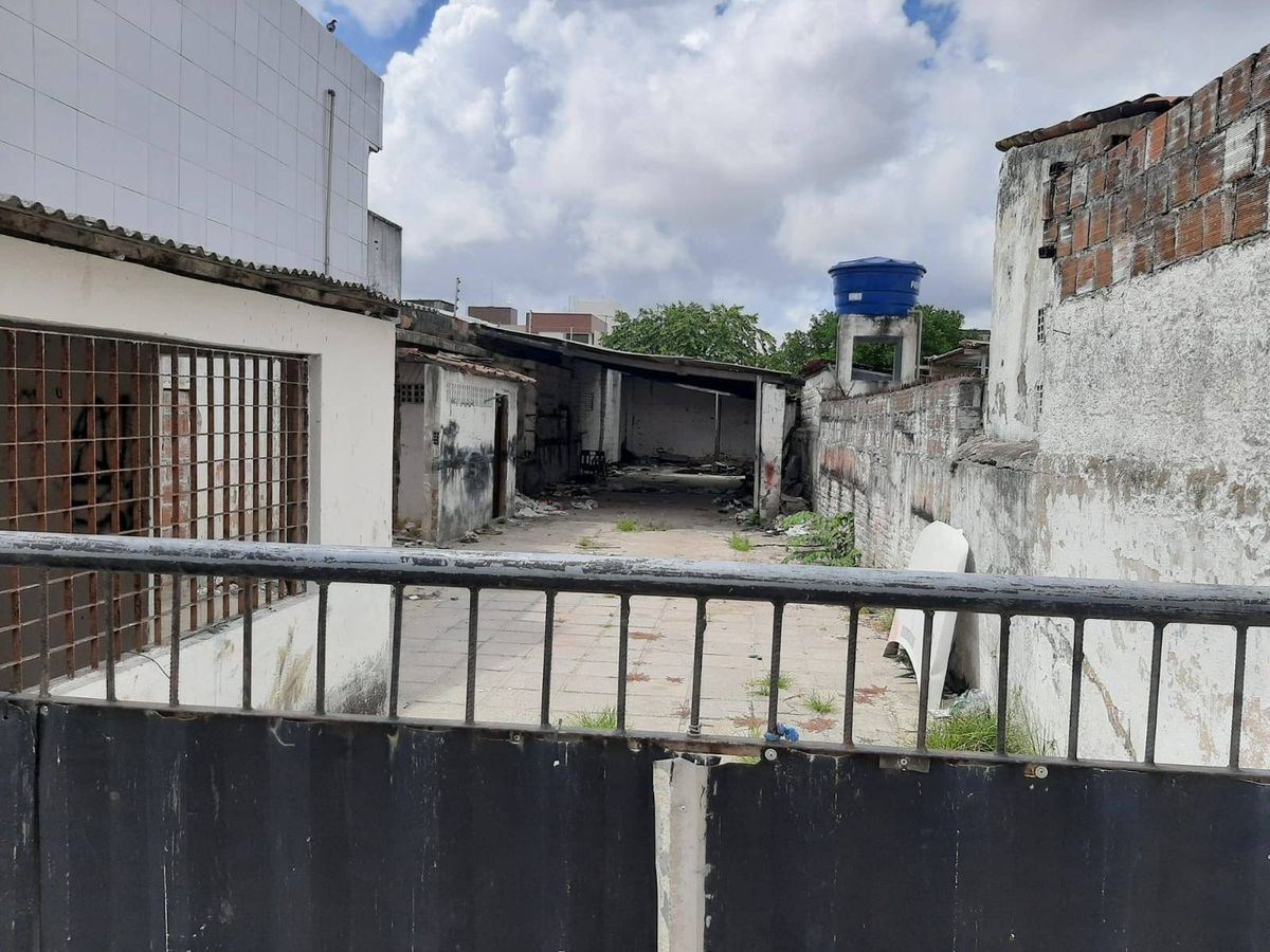 Terreno 180m² com um mini galpão em Jaguaribe, a venda por R$200.000,00.