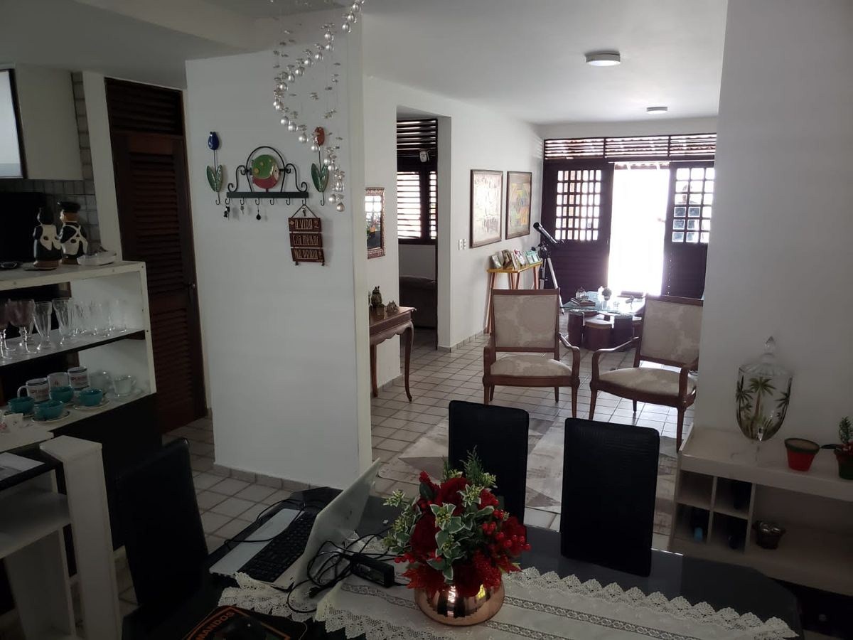 Casa com 4 quartos, Cabo Branco - João Pessoa