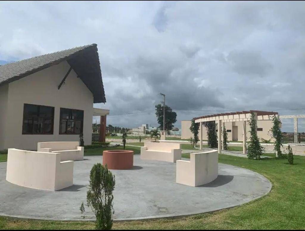 Casa em condomínio fechado 136m² 3 suítes em Bananeiras, a venda por R$690.000,00.