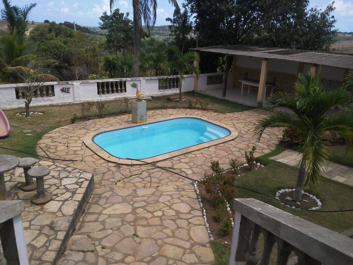 CASA SITIO COM 03 QUARTOS POR 3 MIL REAIS/MÊS PROXIMO A PRAIA BELA
