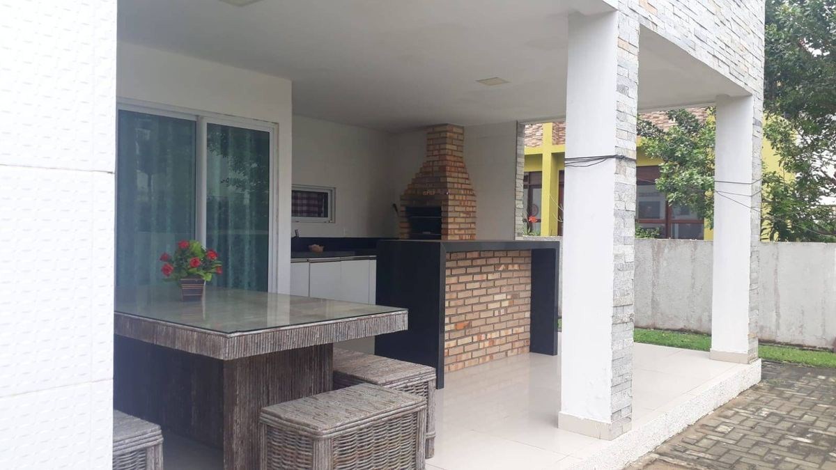 Casa em condomínio fechado 240m² 3 suítes em Bananeiras, a venda por R$1.300.000,00.
