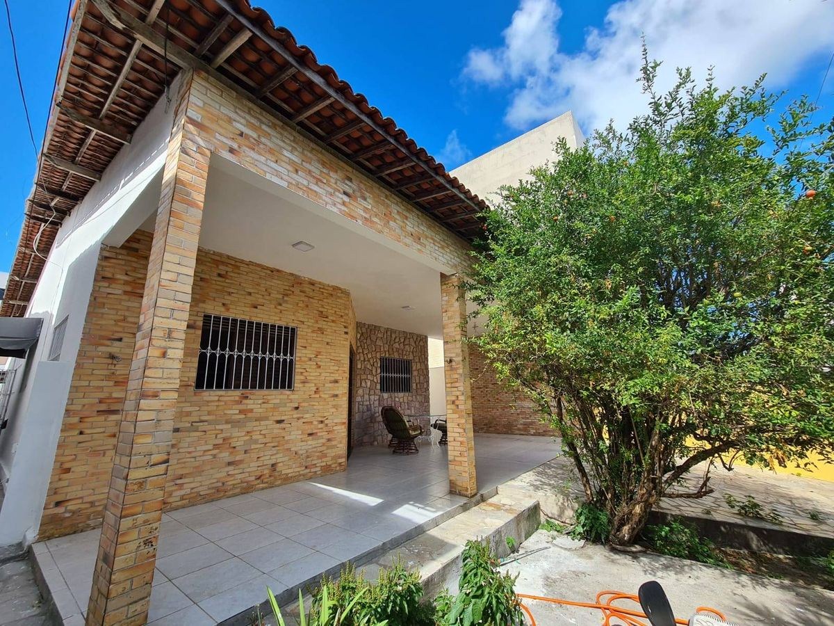 Casa com 4 quartos à Venda, Altiplano Cabo Branco - João Pessoa