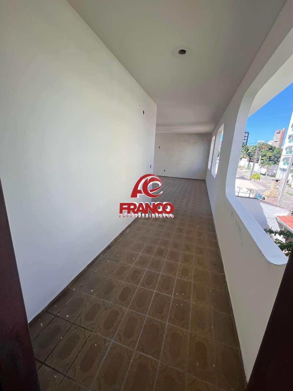 Casa à venda com 8 quartos, 480m² - Foto 3