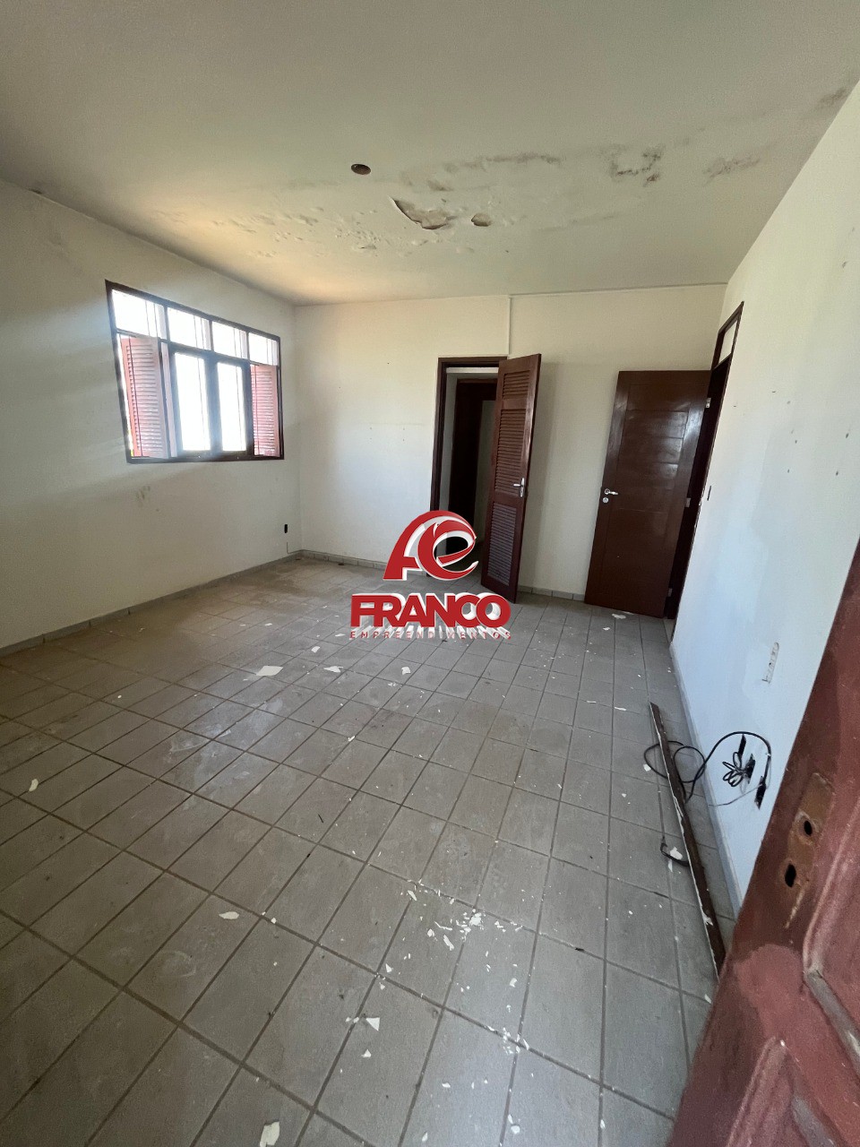 Casa à venda com 8 quartos, 480m² - Foto 16