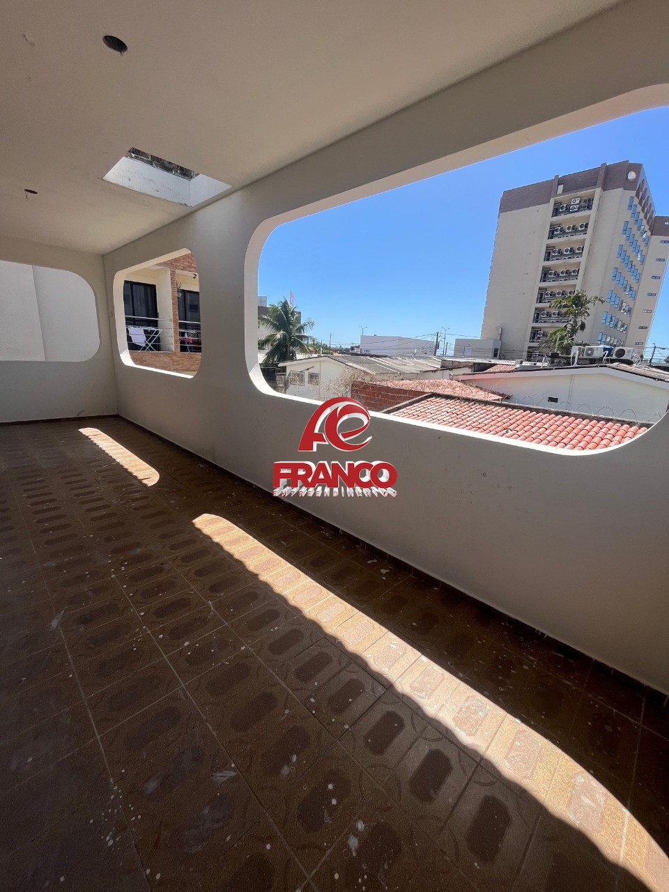 Casa à venda com 8 quartos, 480m² - Foto 6