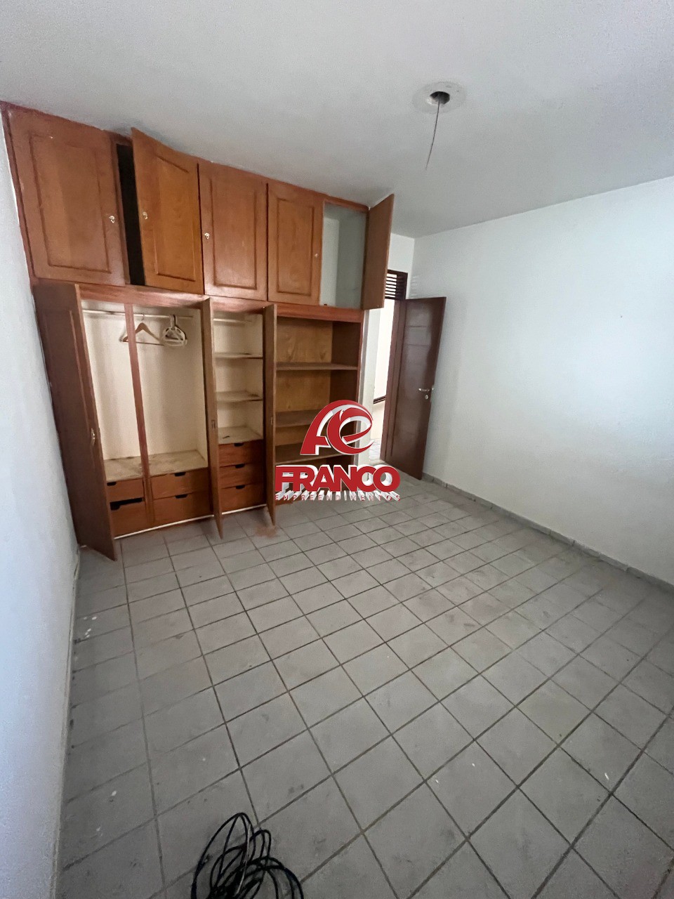 Casa à venda com 8 quartos, 480m² - Foto 25