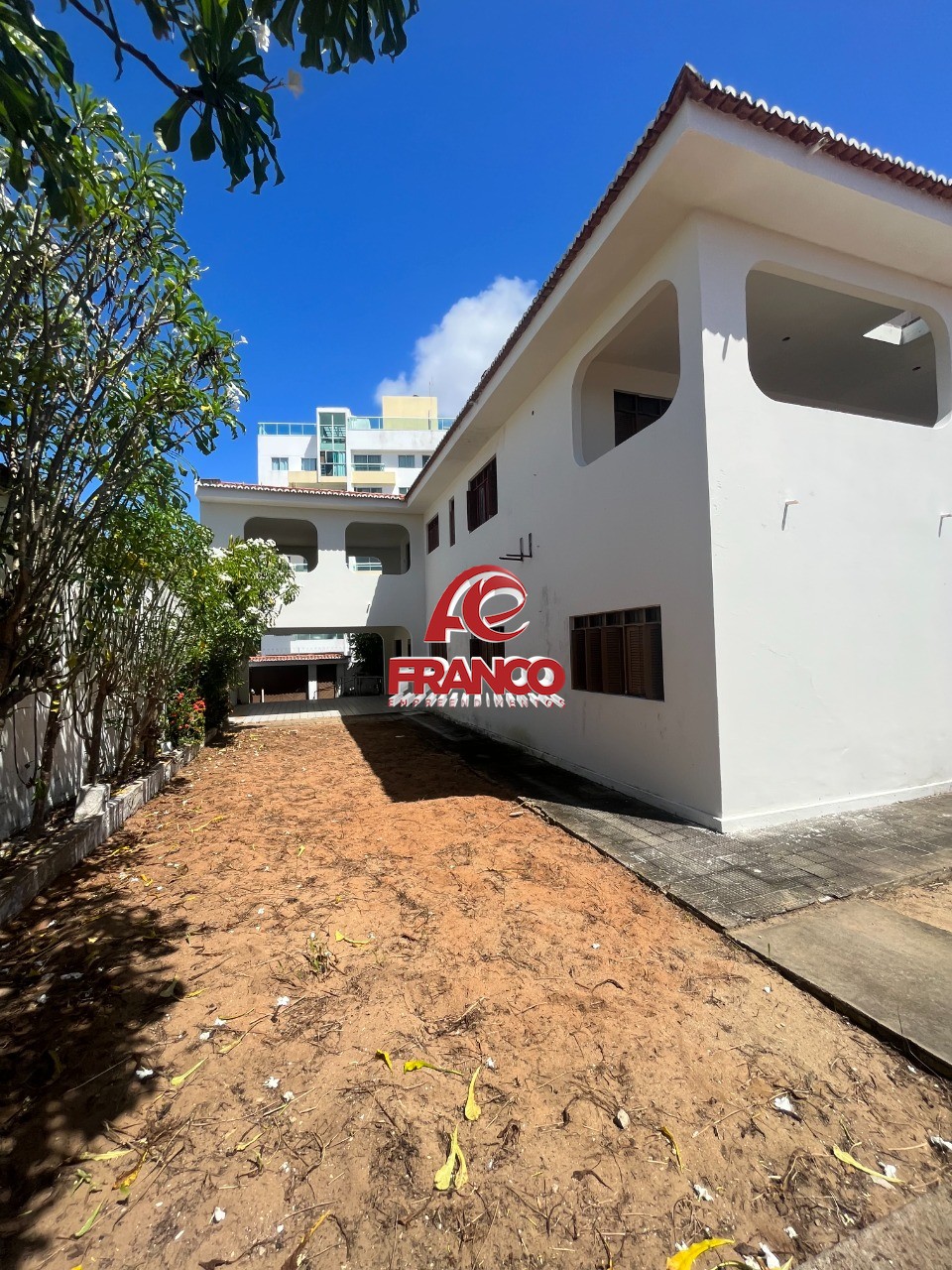 Casa à venda com 8 quartos, 480m² - Foto 42