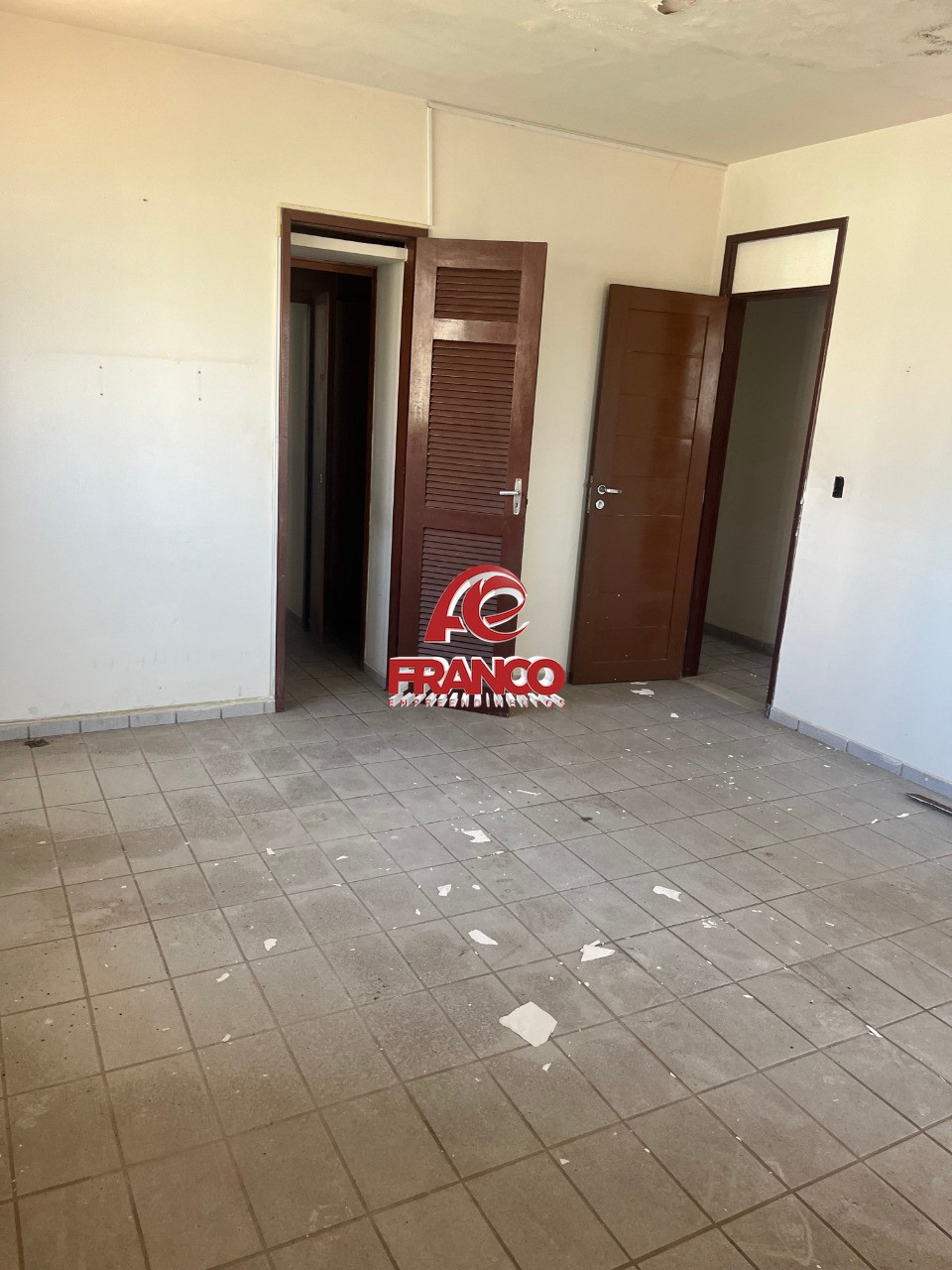 Casa à venda com 8 quartos, 480m² - Foto 15