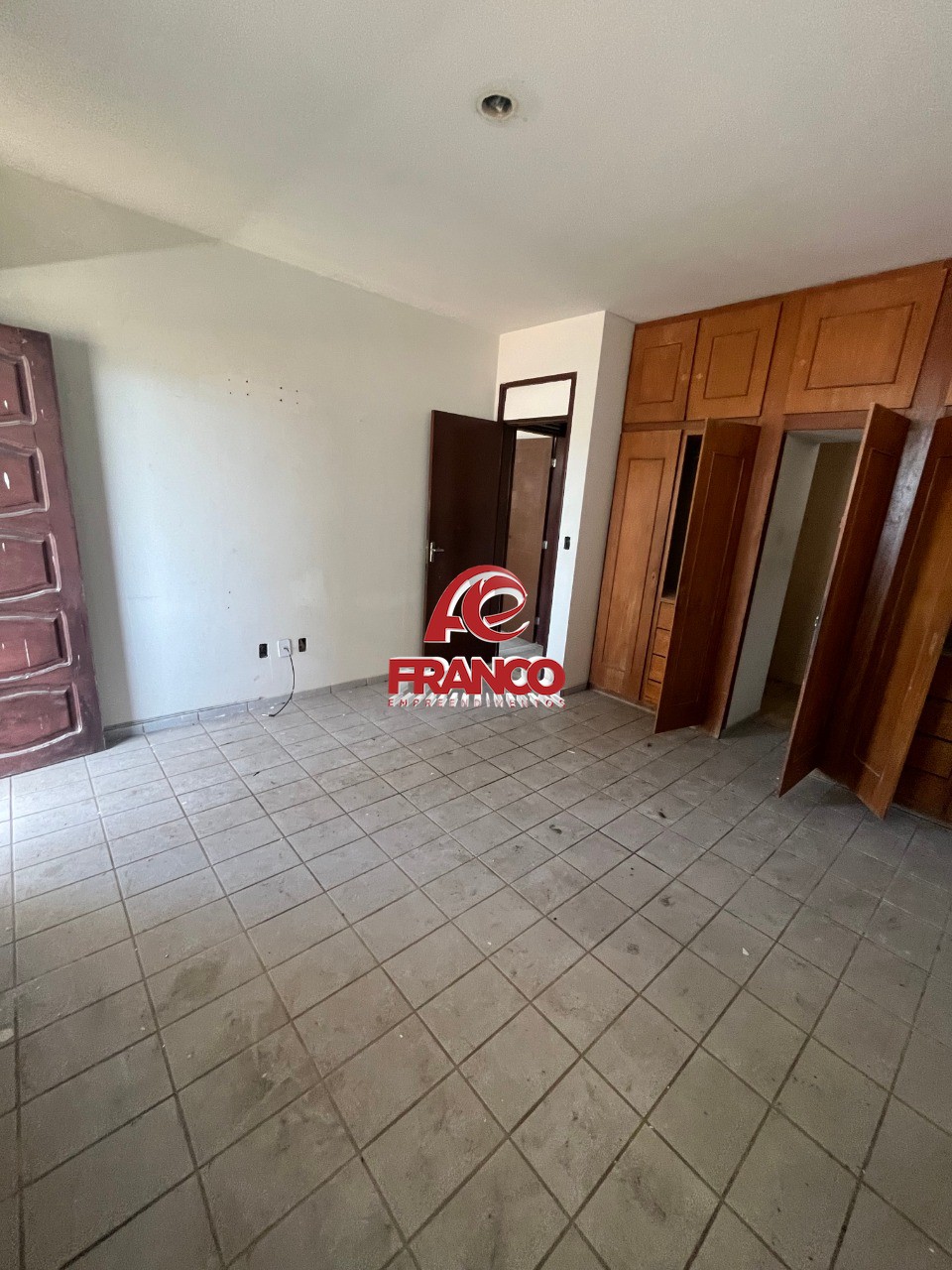 Casa à venda com 8 quartos, 480m² - Foto 10